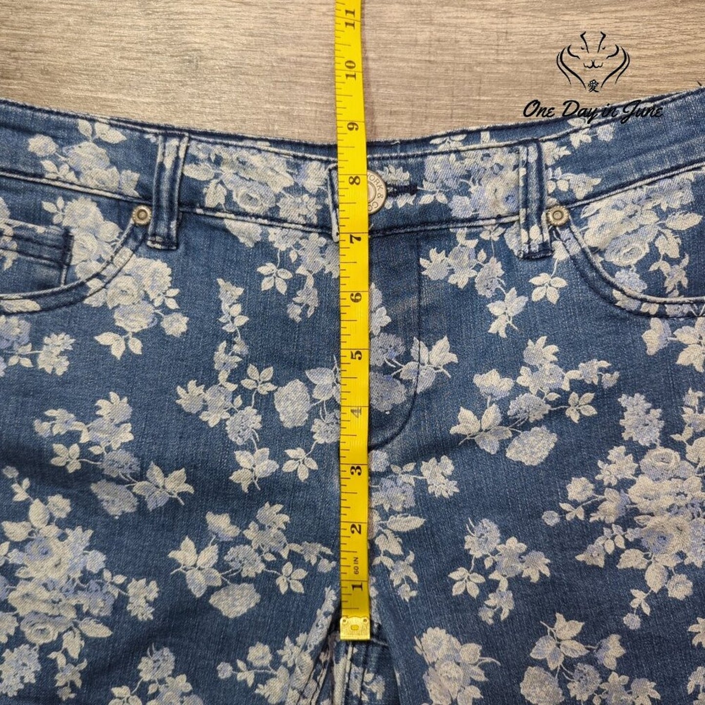 New York & Company Floral Print Denim Shorts Size 4