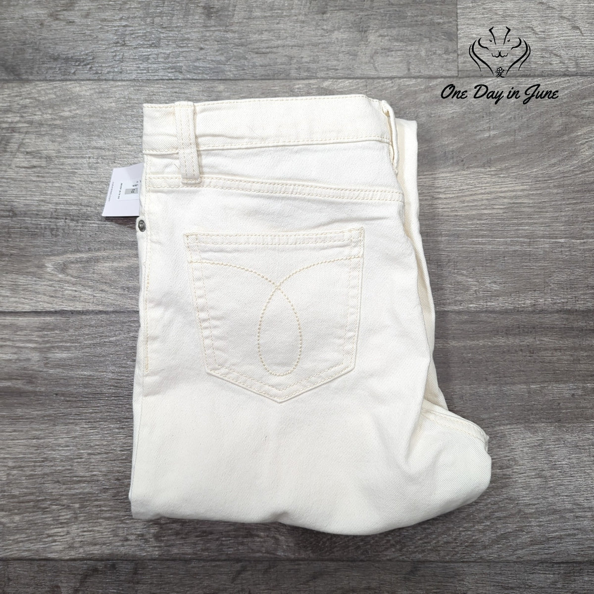 Calvin Klein Jeans High Rise Straight Leg Jeans Cream Ivory NWT Size 4