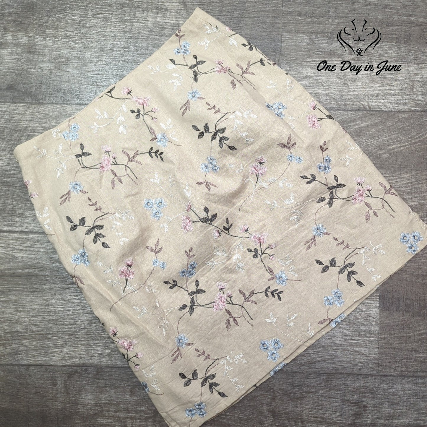 B. Moss Clothing Company Embroidered Linen Skirt Size 8