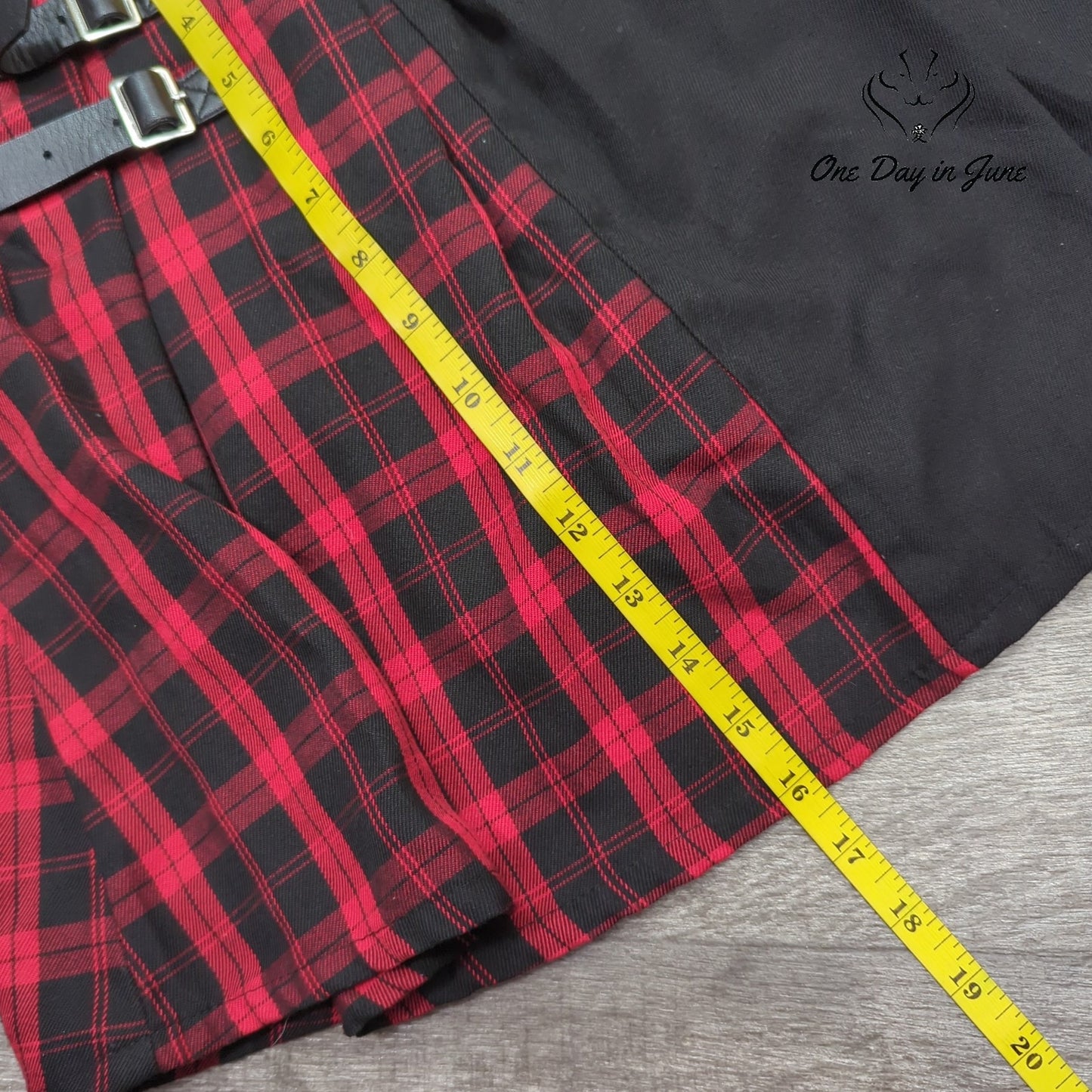 Hot Topic Mini Skirt Size S