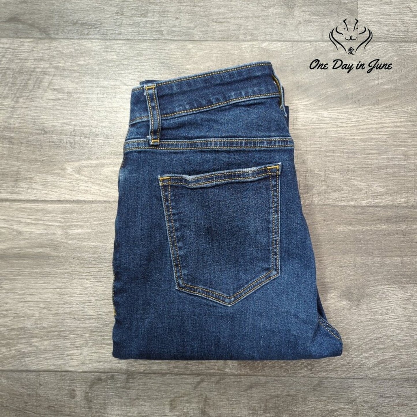 Elizabeth and James High Rise Stove Pipe Jeans Size 6