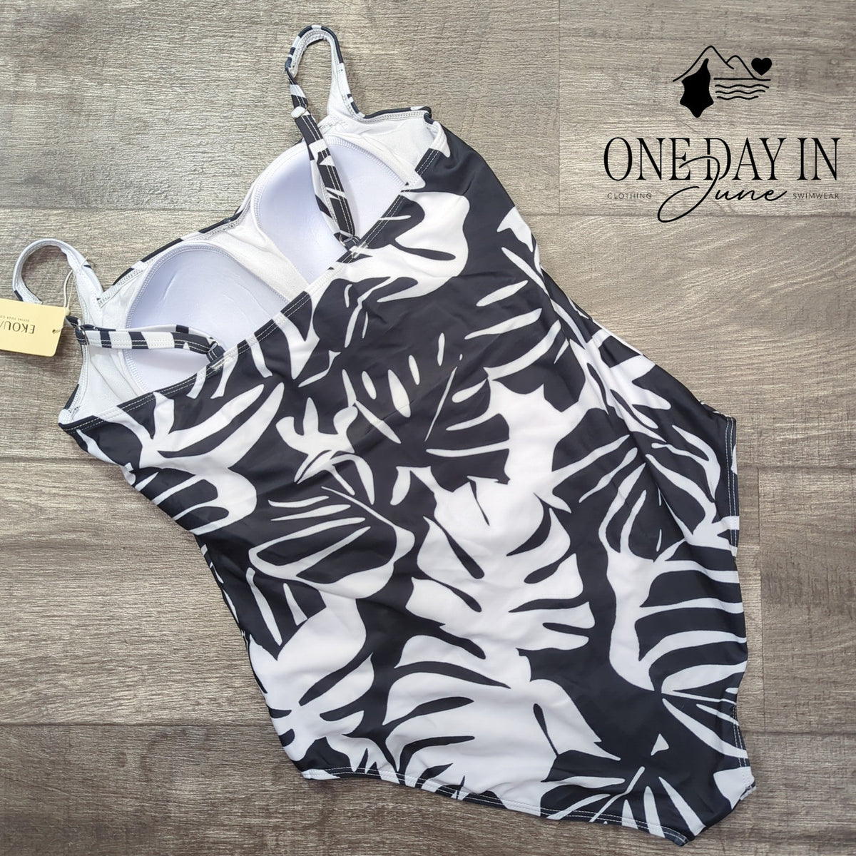 Ekouaer Twist Front Tummy Control One Piece Swimsuit Black White NWT Size XL