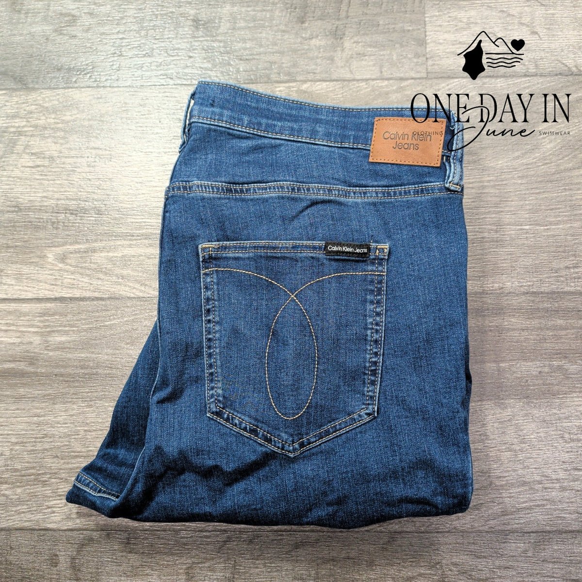 Calvin Klein Plus Size Mid Rise Skinny Distressed Jeans Blue NWT Size 20W
