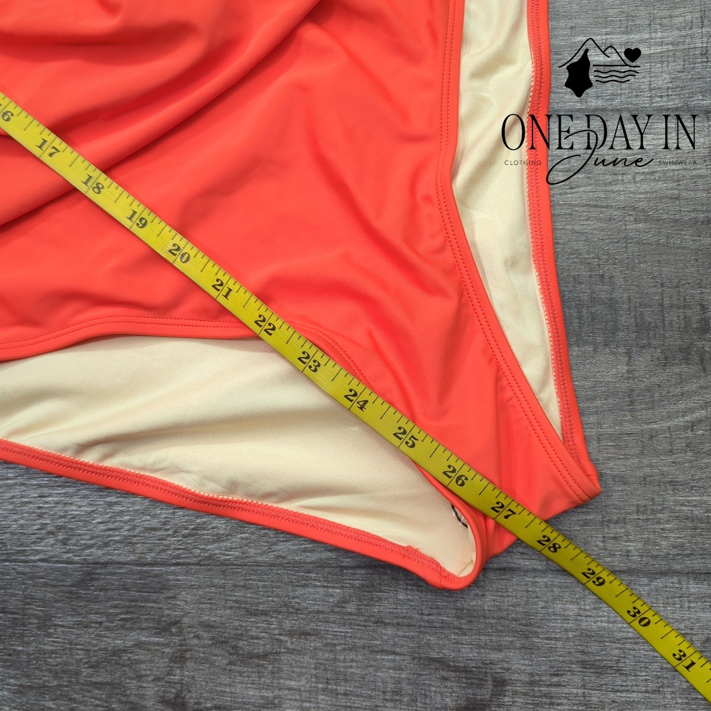 Cupshe Twist Front Keyhole One Piece Swimsuit Size L
