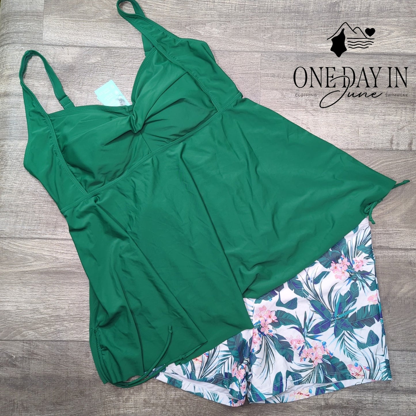 Aqua Eve Plus Size Boyshort Tankini Swimsuit Size 20W