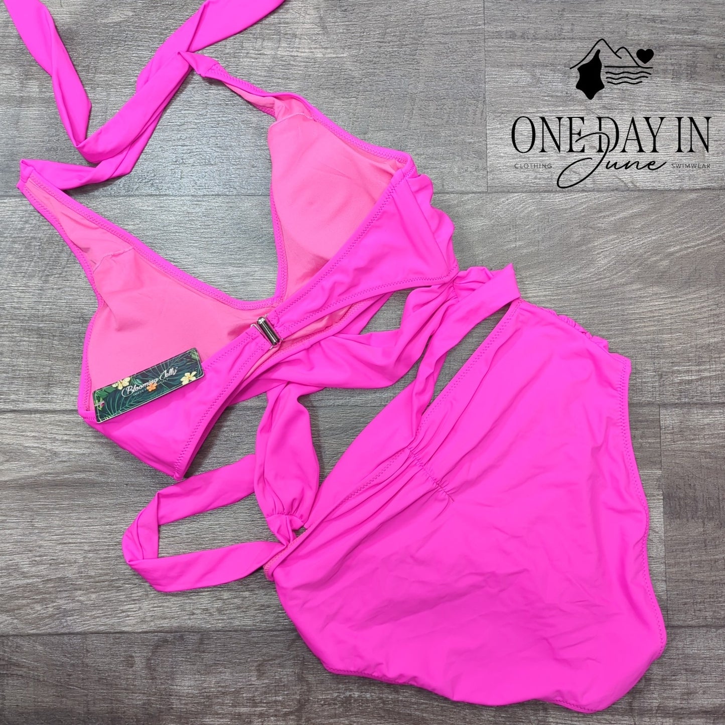 Blooming Jelly Halter Cross Front Tie Ruched Bikini Swimsuit Size L