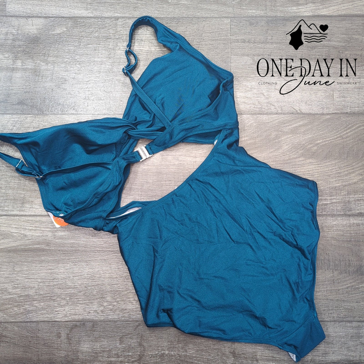 Charmo Twist Front Cut Out One Piece Swimsuit Teal Green NWT Size 2XL