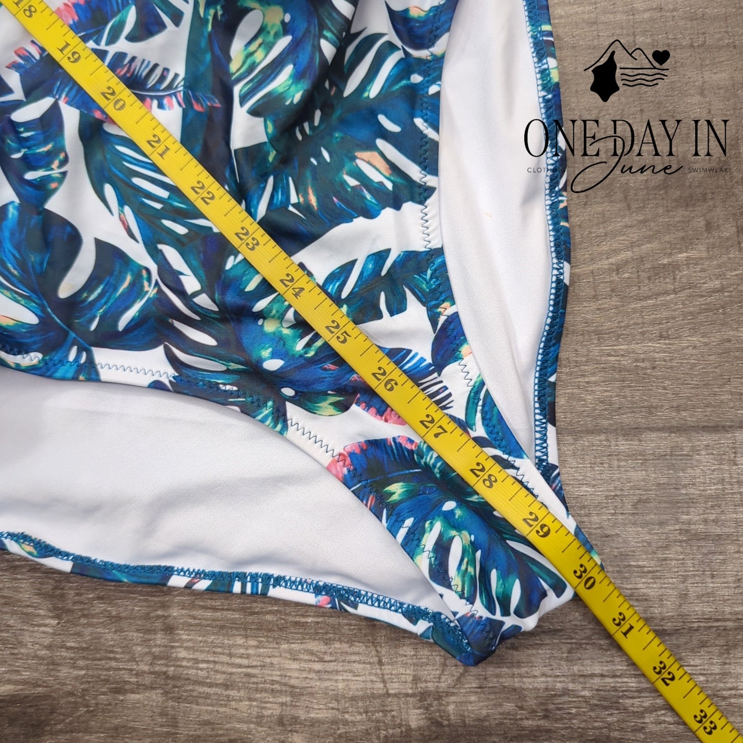 Adisputent Halter Cross Front One Piece Swimsuit Size M