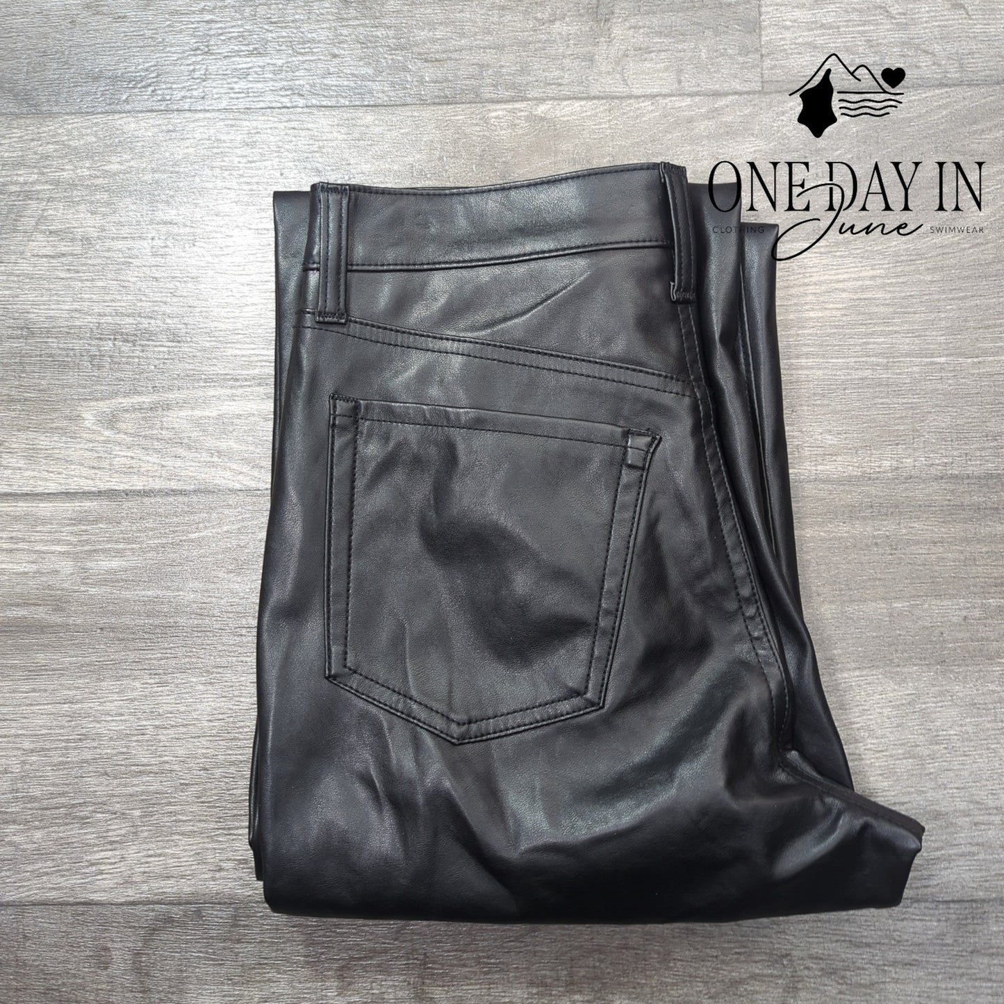 Old Navy High Rise OG Loose Faux Leather Pants Size 4