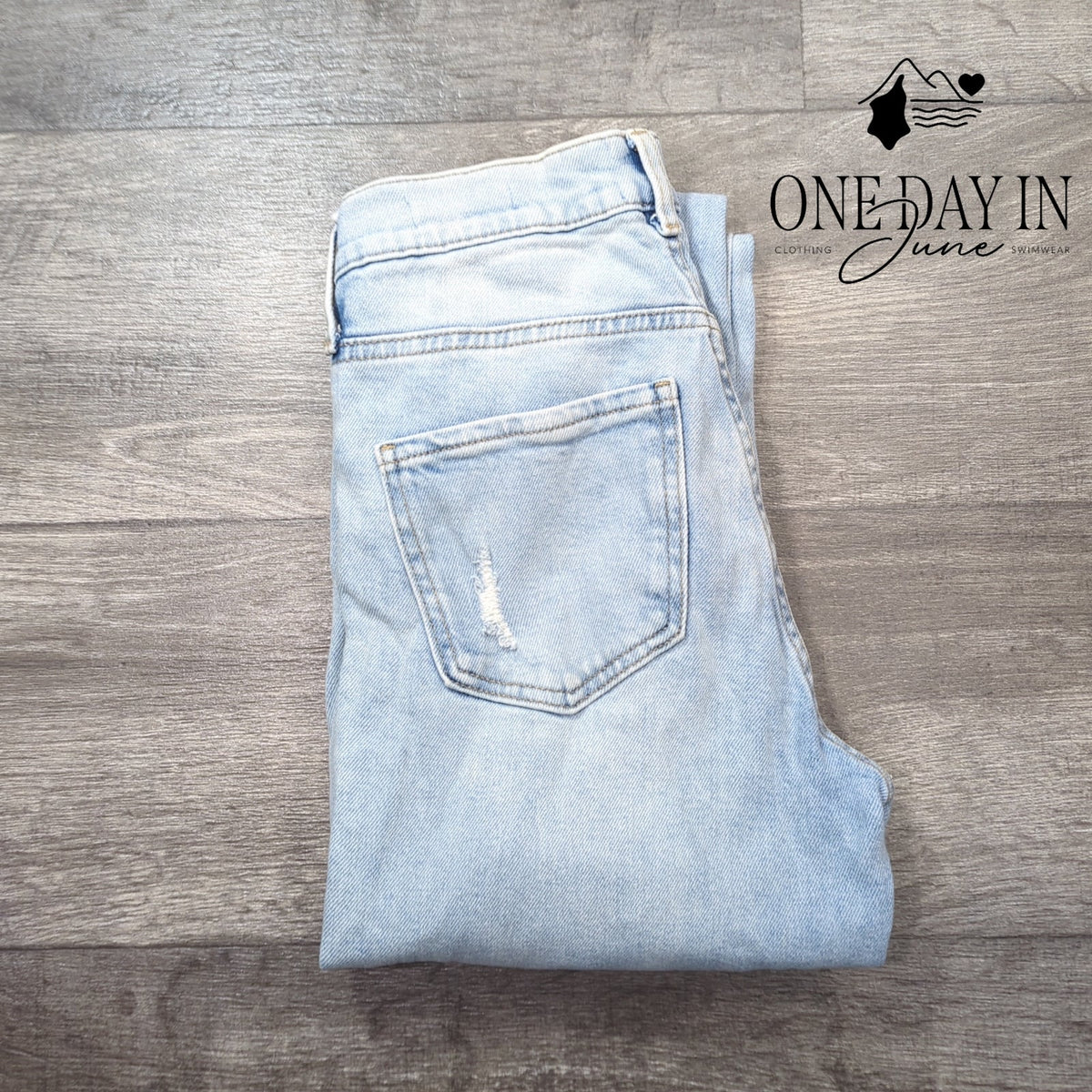 True Craft High Rise Straight Jeans Light Wash Distressed Embroidered Size 0