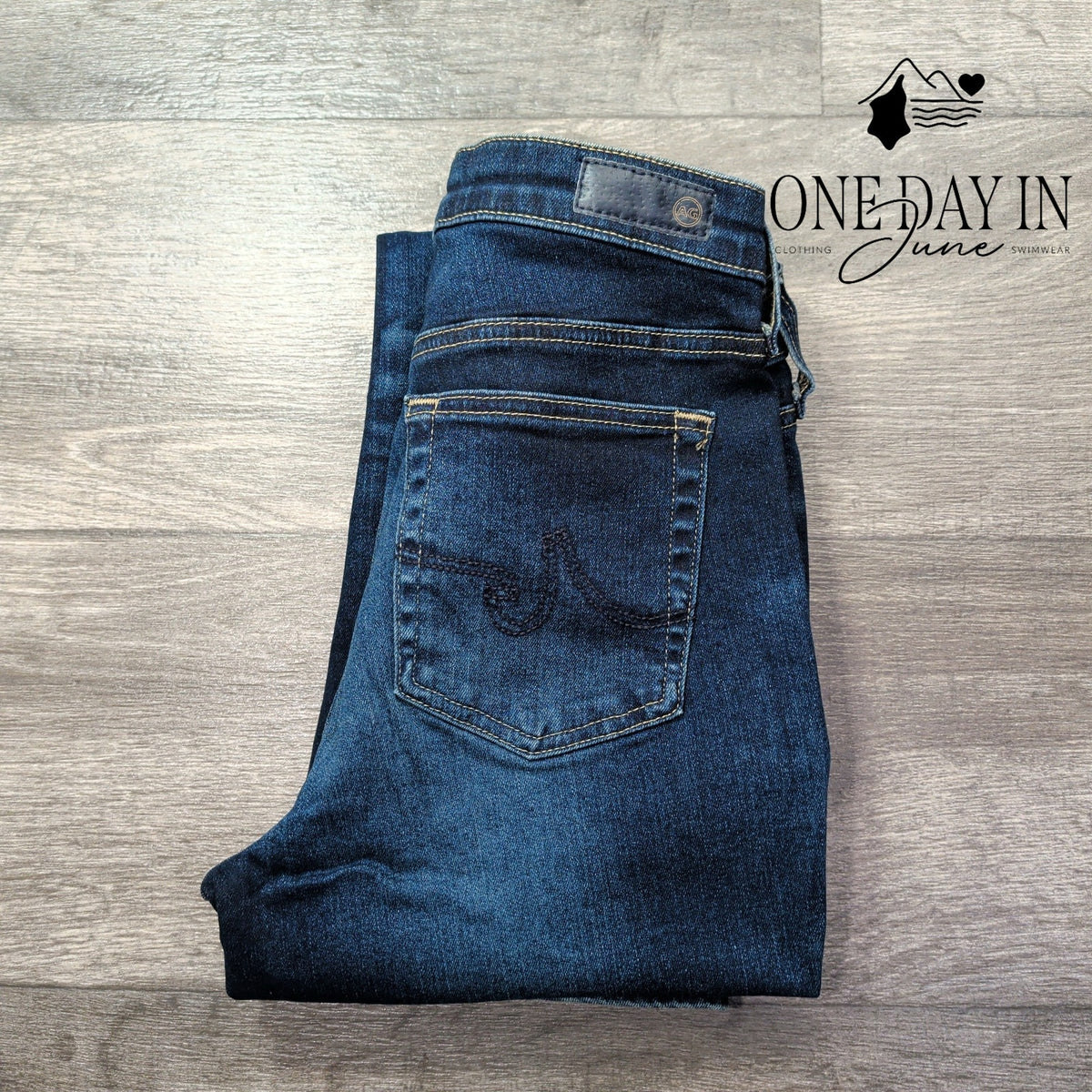 AG Adriano Goldschmied Straight Leg Jeans Dark Wash Blue NWT $215 Size 4 (27)