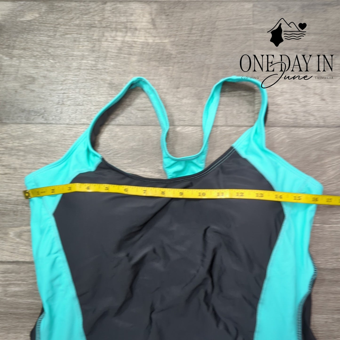 Aqua Eve Plus Size One Piece Swimsuit Size 16W