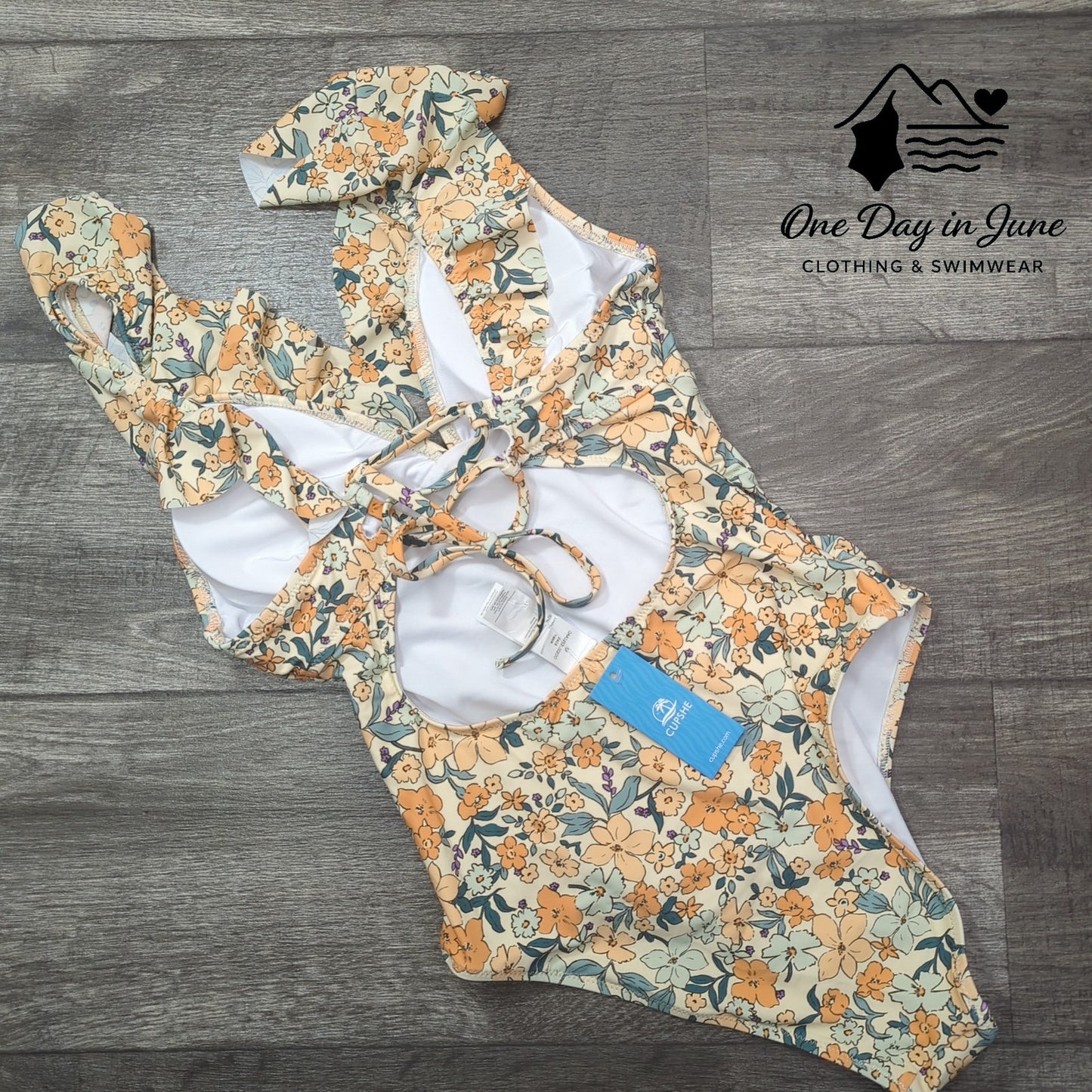 Cupshe Ditsy Daisy Ruffle Lace Up Back One Piece Swimsuit Size M