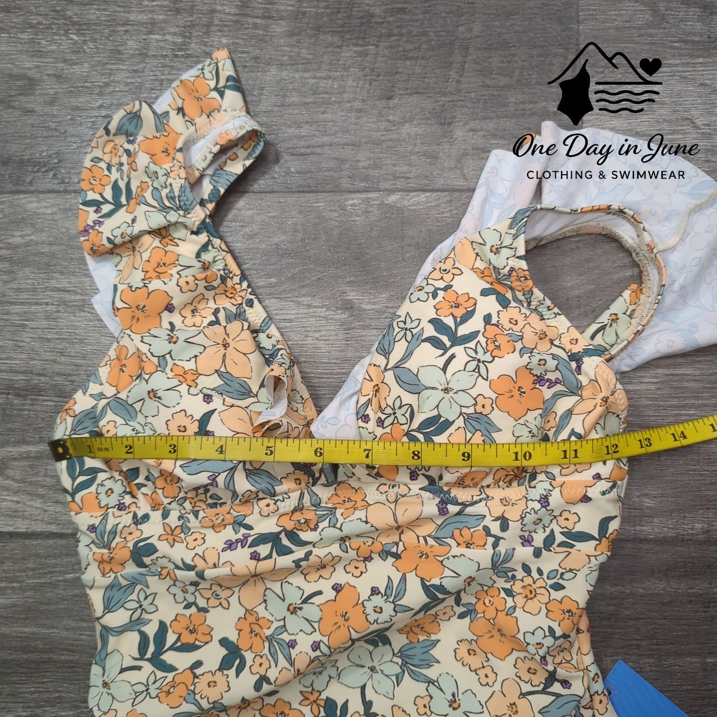 Cupshe Ditsy Daisy Ruffle Lace Up Back One Piece Swimsuit Size S