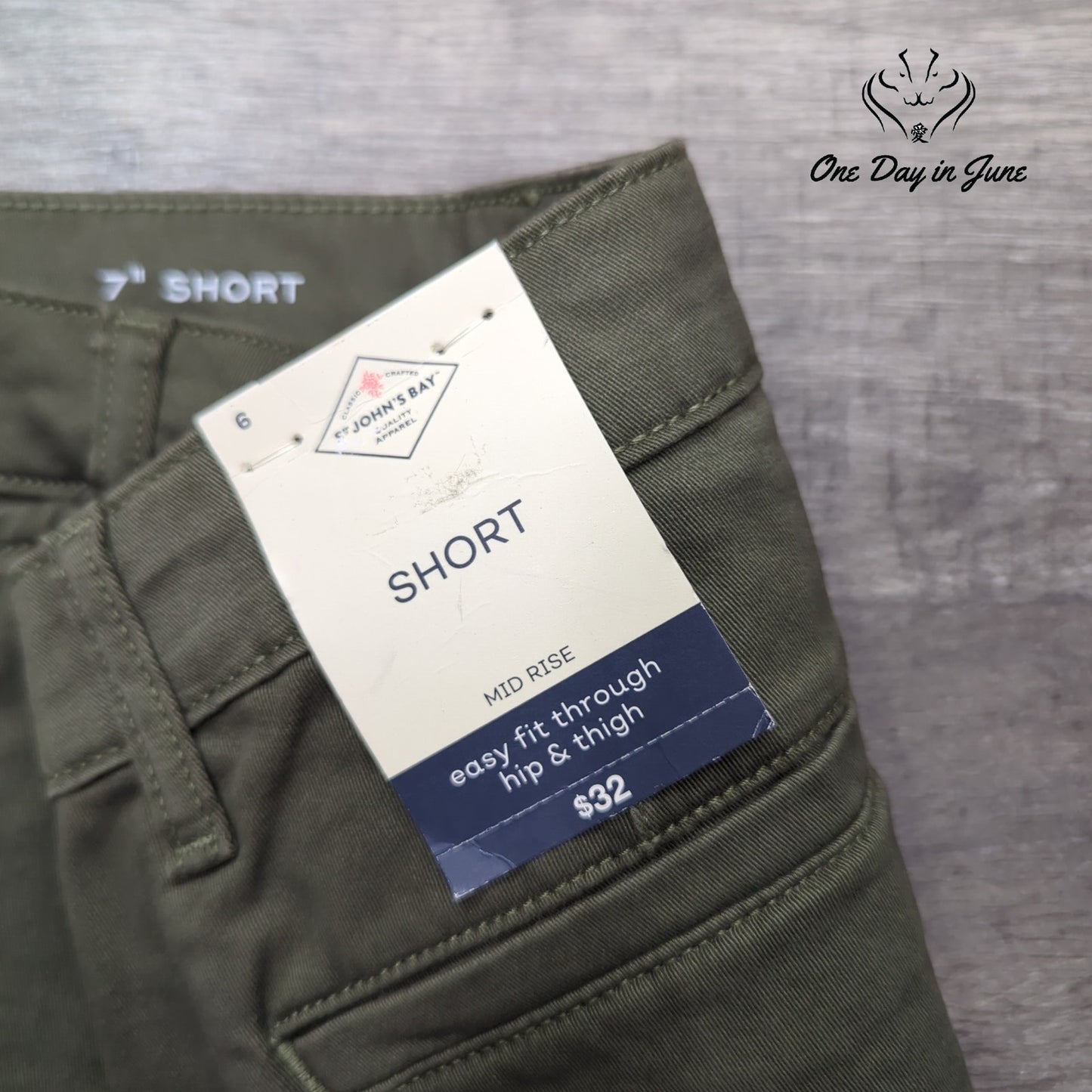St. John's Bay Mid Rise Shorts Size 6