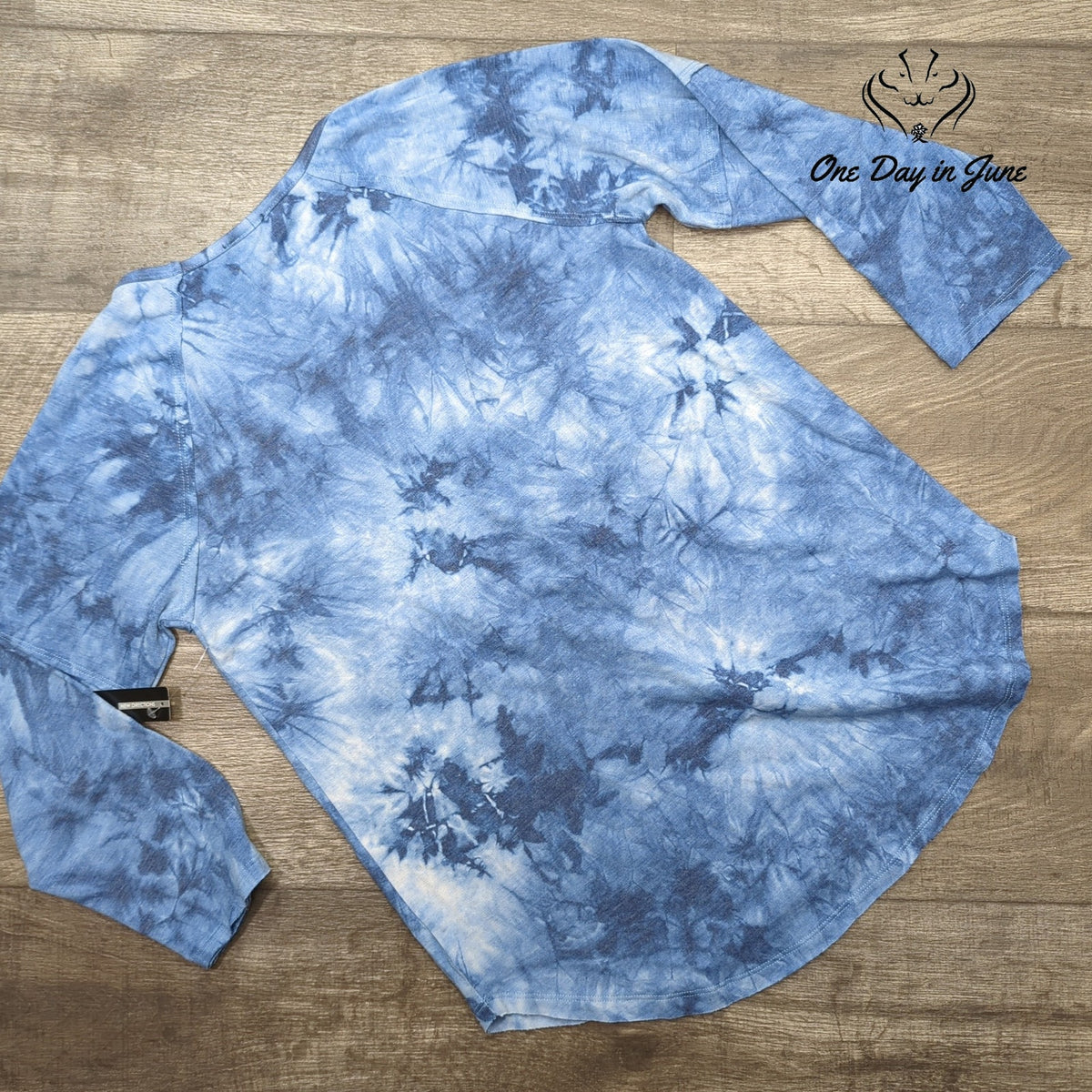 New Directions Tie Dye Long Sleeve Tee Blue Scoop Neck NWT Size S