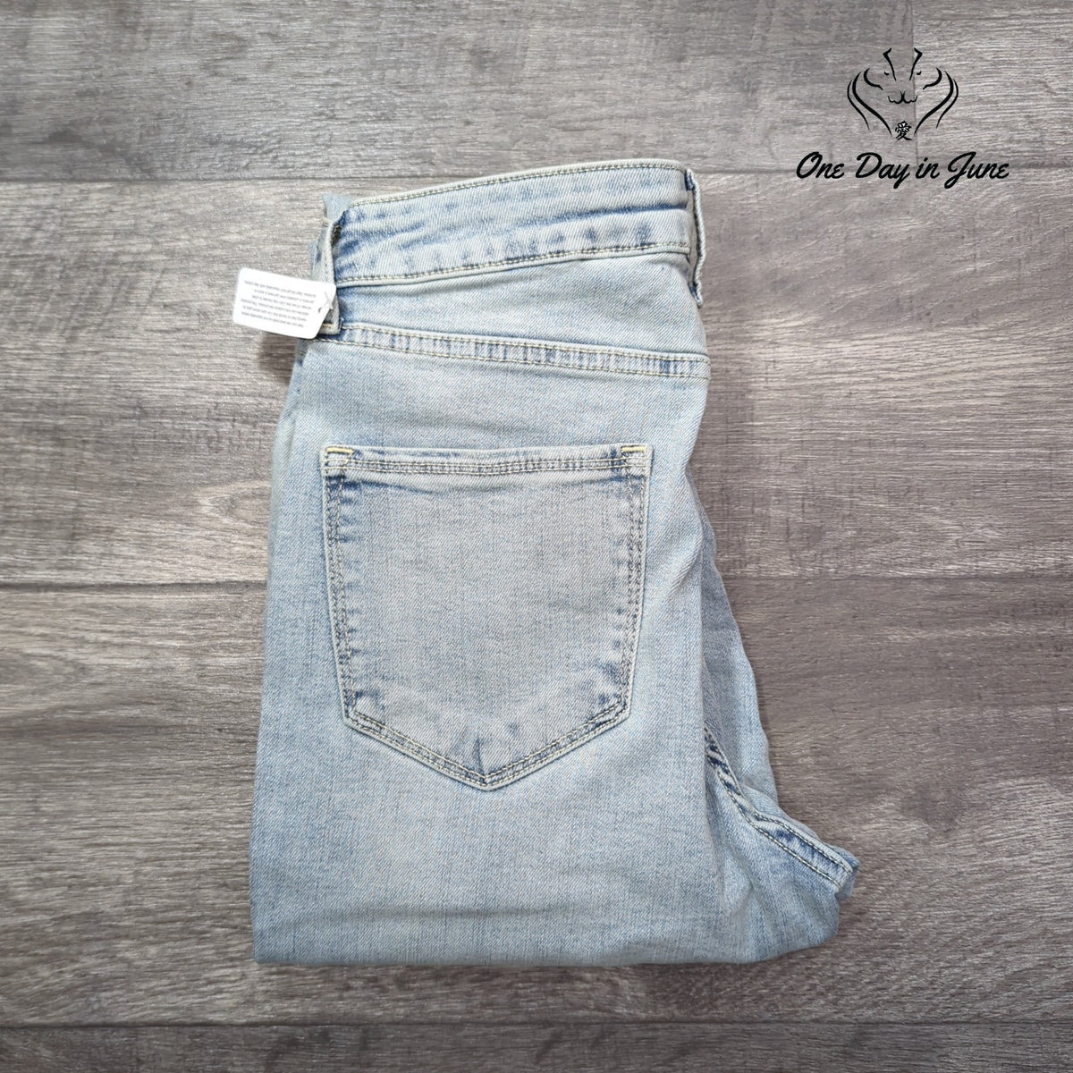 Arizona Jean Co. Juniors High Rise Distressed Skinny Jeans Light Wash NWT Size 9