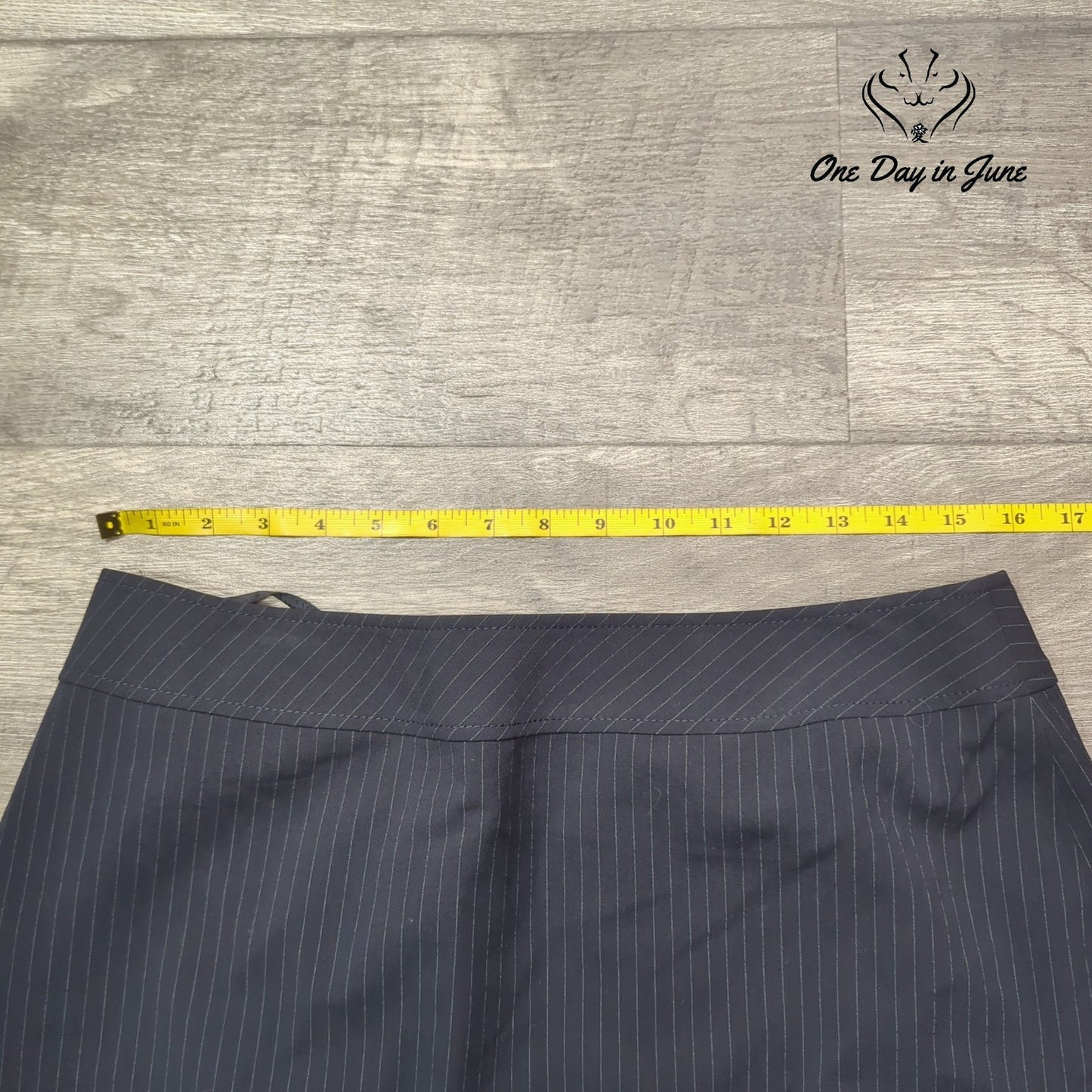Tahari Pin Stripe Pencil Skirt Size 10