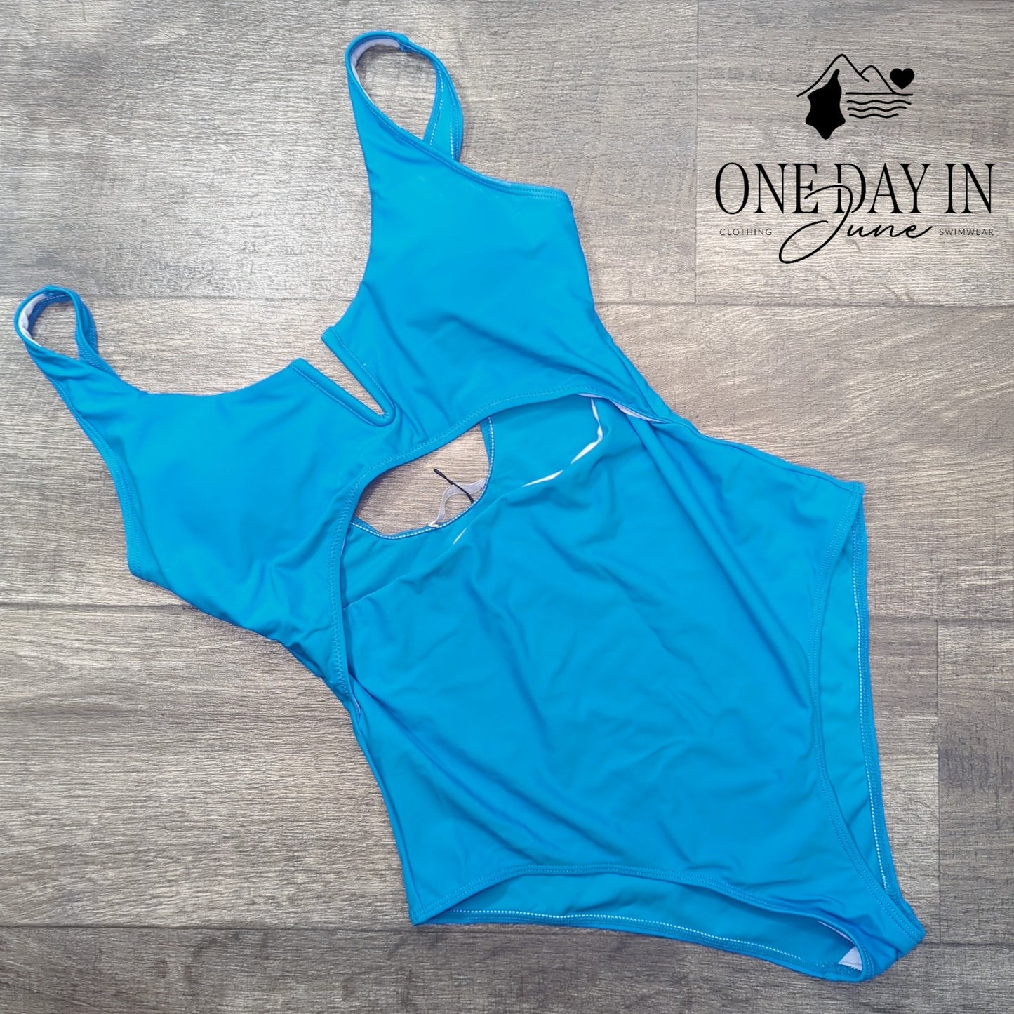 Aimage V Wire Cut Out One Piece Swimsuit Size M