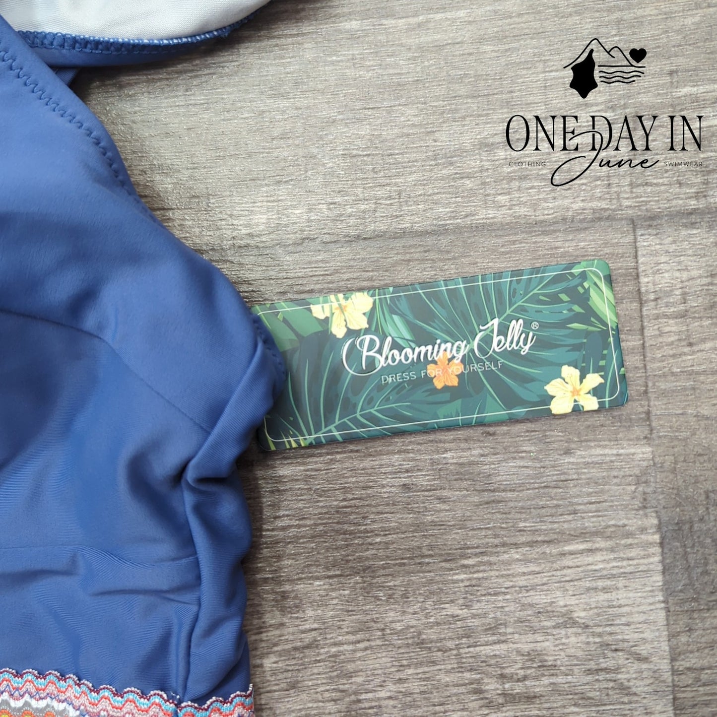 Blooming Jelly V Front Cinched Side One Piece Swimsuit Size L