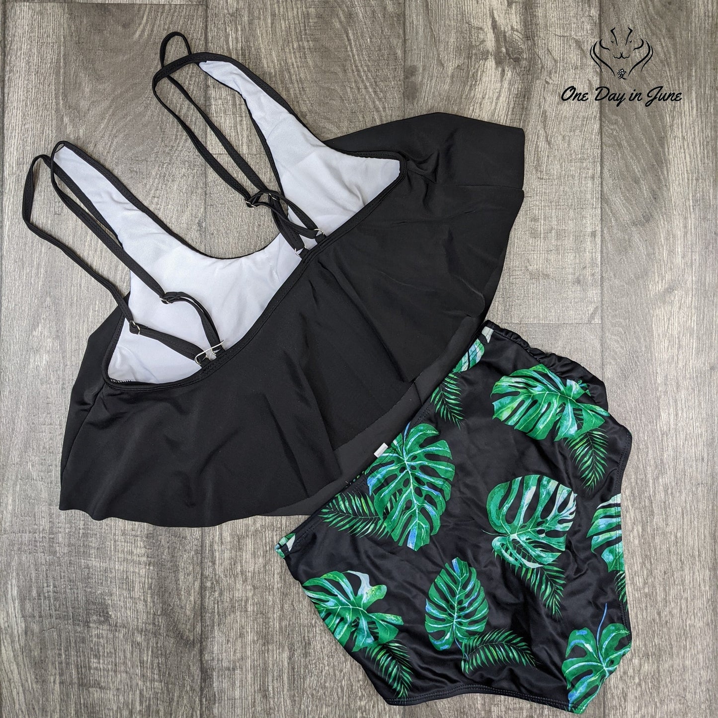 Adisputent Flounce Bikini Swimsuit Size M