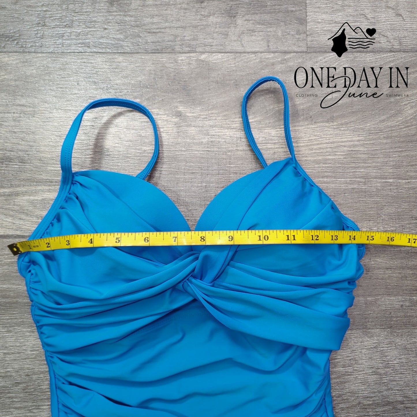 Hilor Molded Cup Twist Front One Piece Swimsuit Size 8