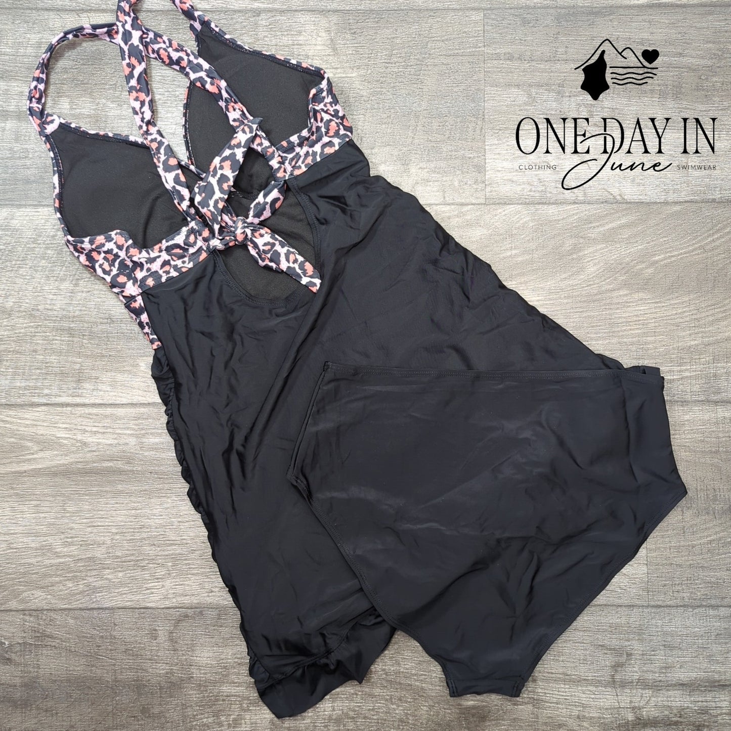 CharmLeaks Cross Front Tie Back Tankini Swimdress Swimsuit Size M