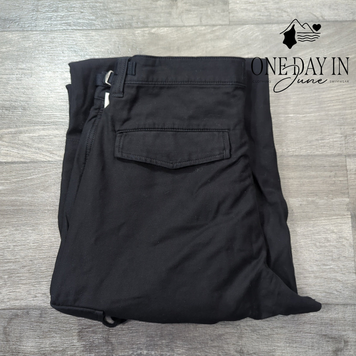 Aritzia TNA Supply Cargo Pants Black Utility Adjustable NWT Size 10