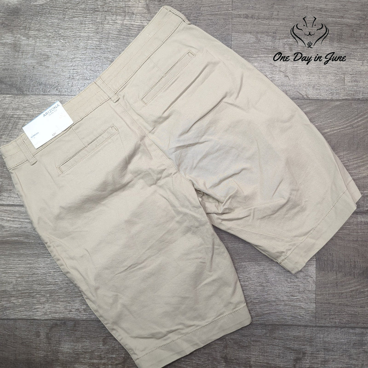 Arizona Jean Co. Juniors Bermuda Shorts Khaki Beige Chino NWT Size 11