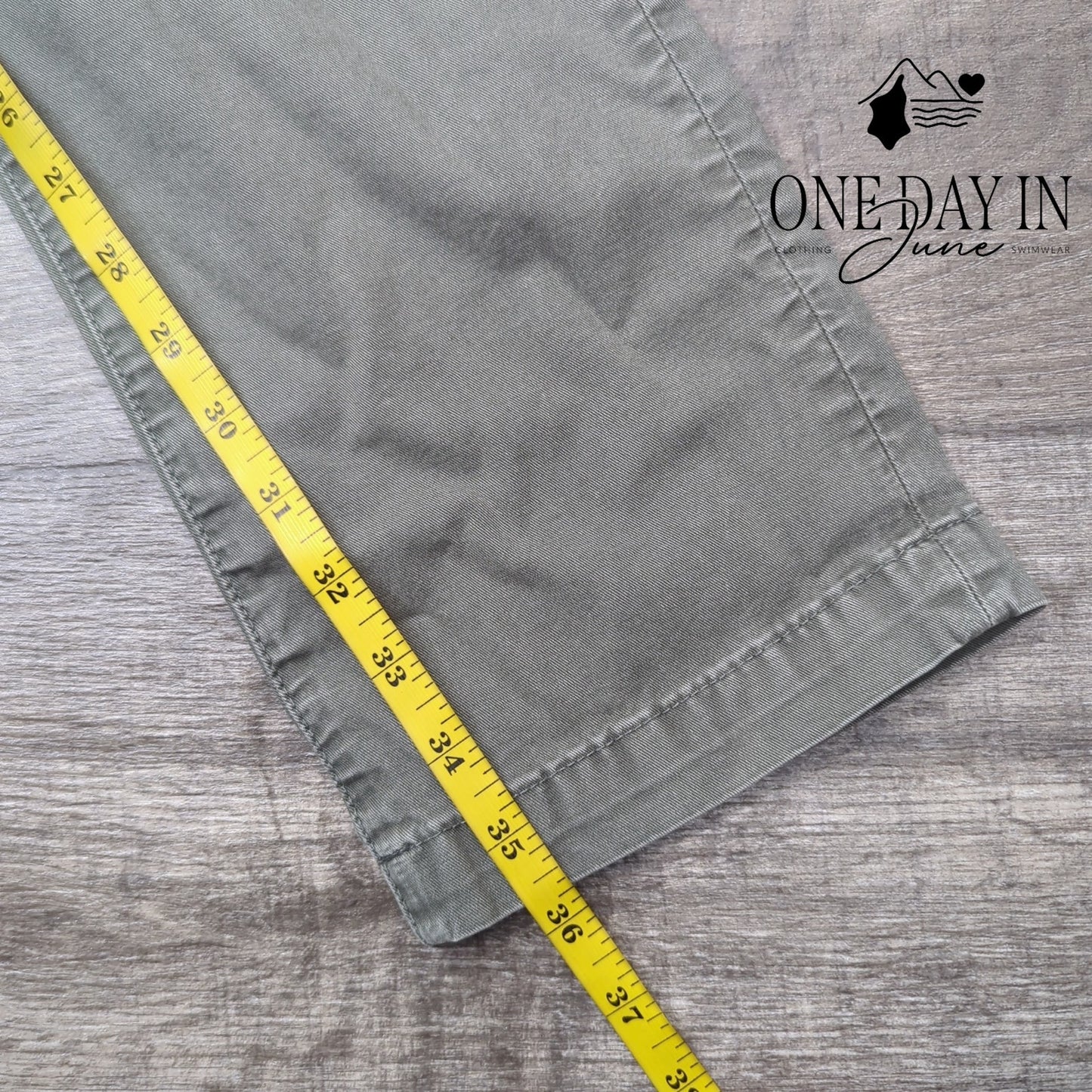 American Eagle Outfitters Straight Leg Jeans Size 30X36