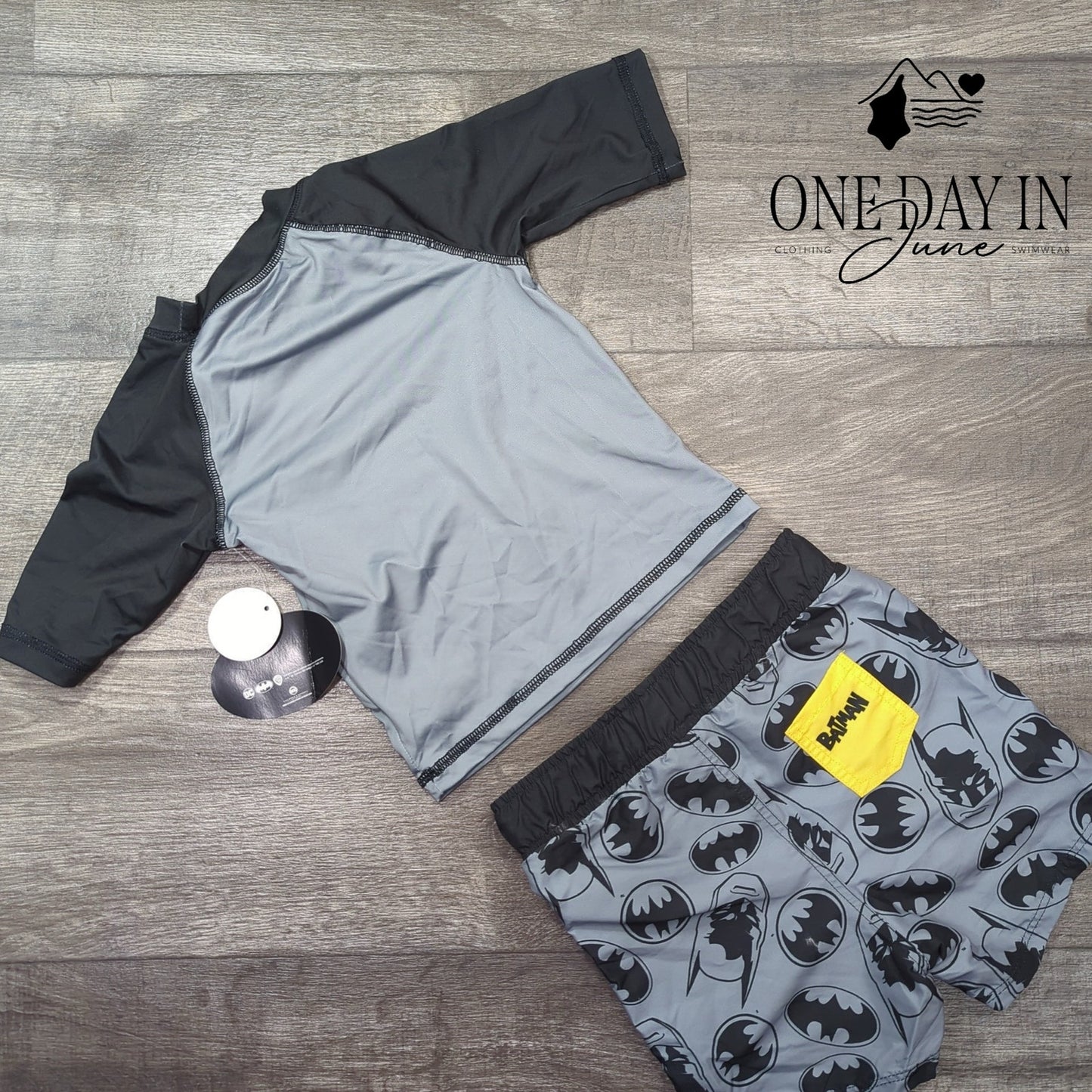 Batman Short Sleeve Rashguard Boardshorts Set Size 4