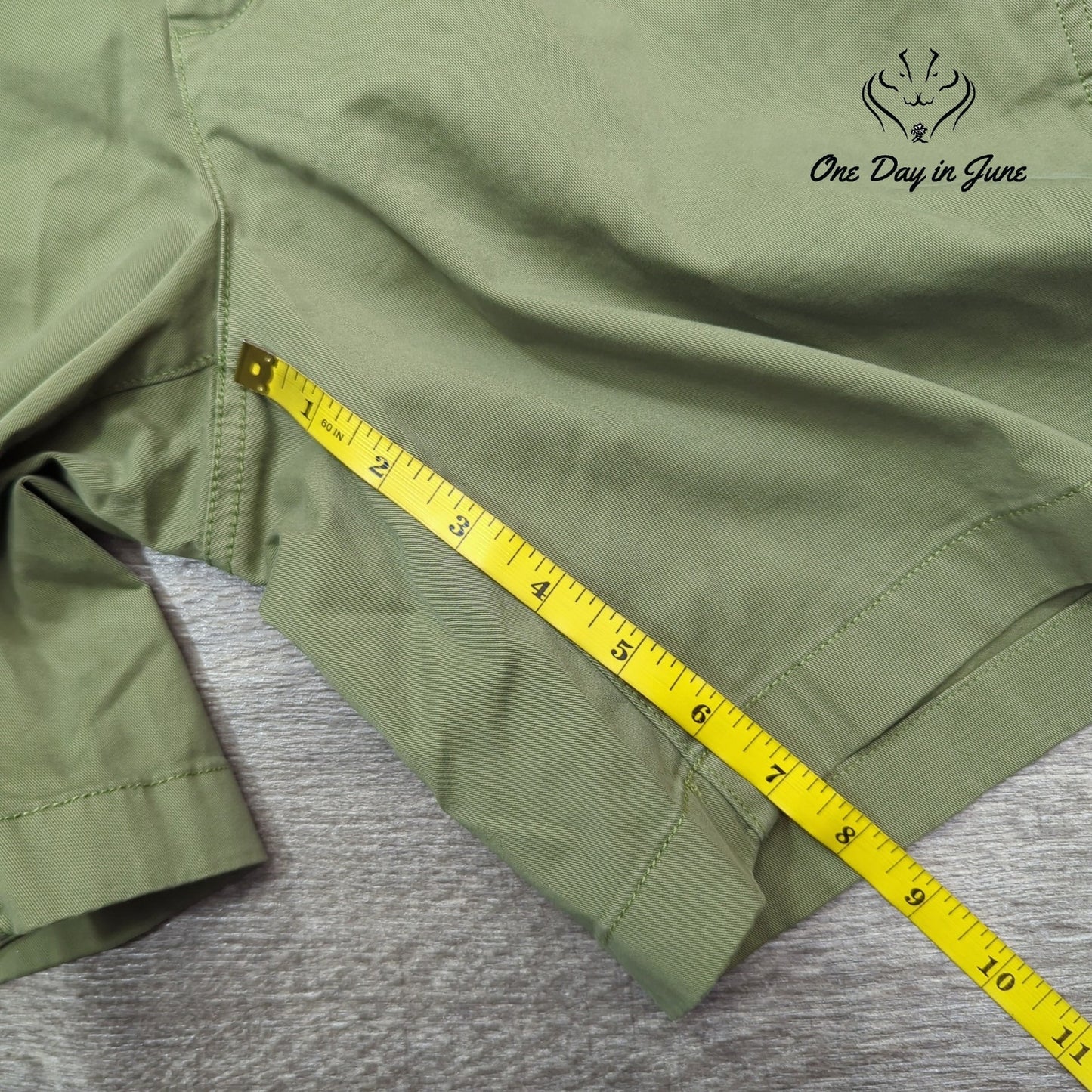 Gap 7" Downtown Khaki Short Size 10