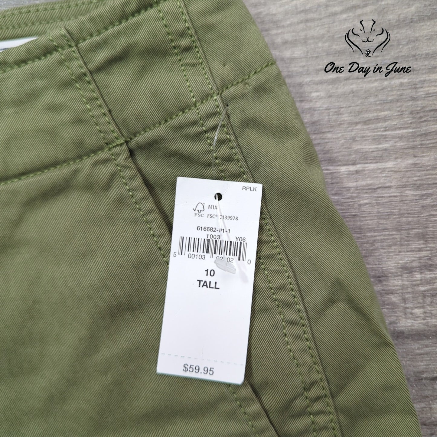 Gap 7" Downtown Khaki Short Size 10