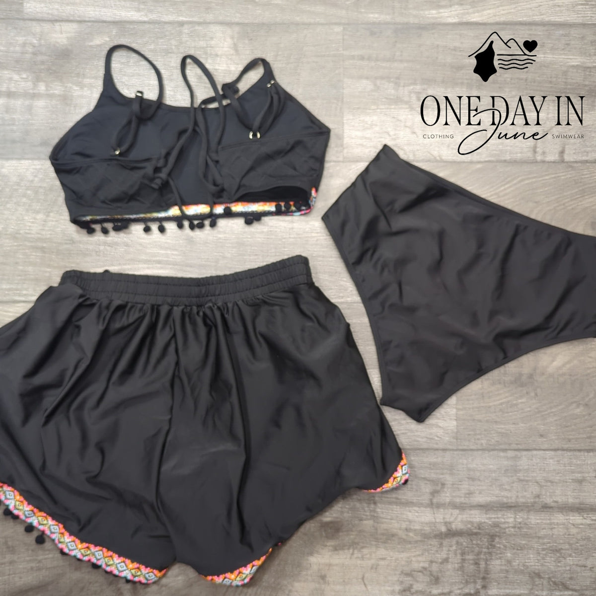 CharmLeaks 3 Piece Bikini Swimsuit Black Pom Pom Trim Shorts Boho Size 0XL