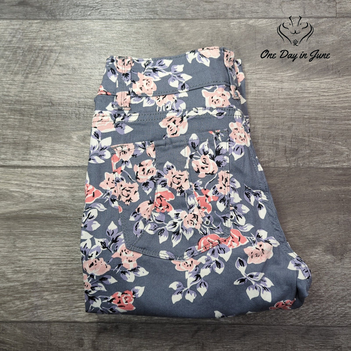 Lee Shapelastic Just Below Waist Slim Crop Jeans Floral NWT Size M