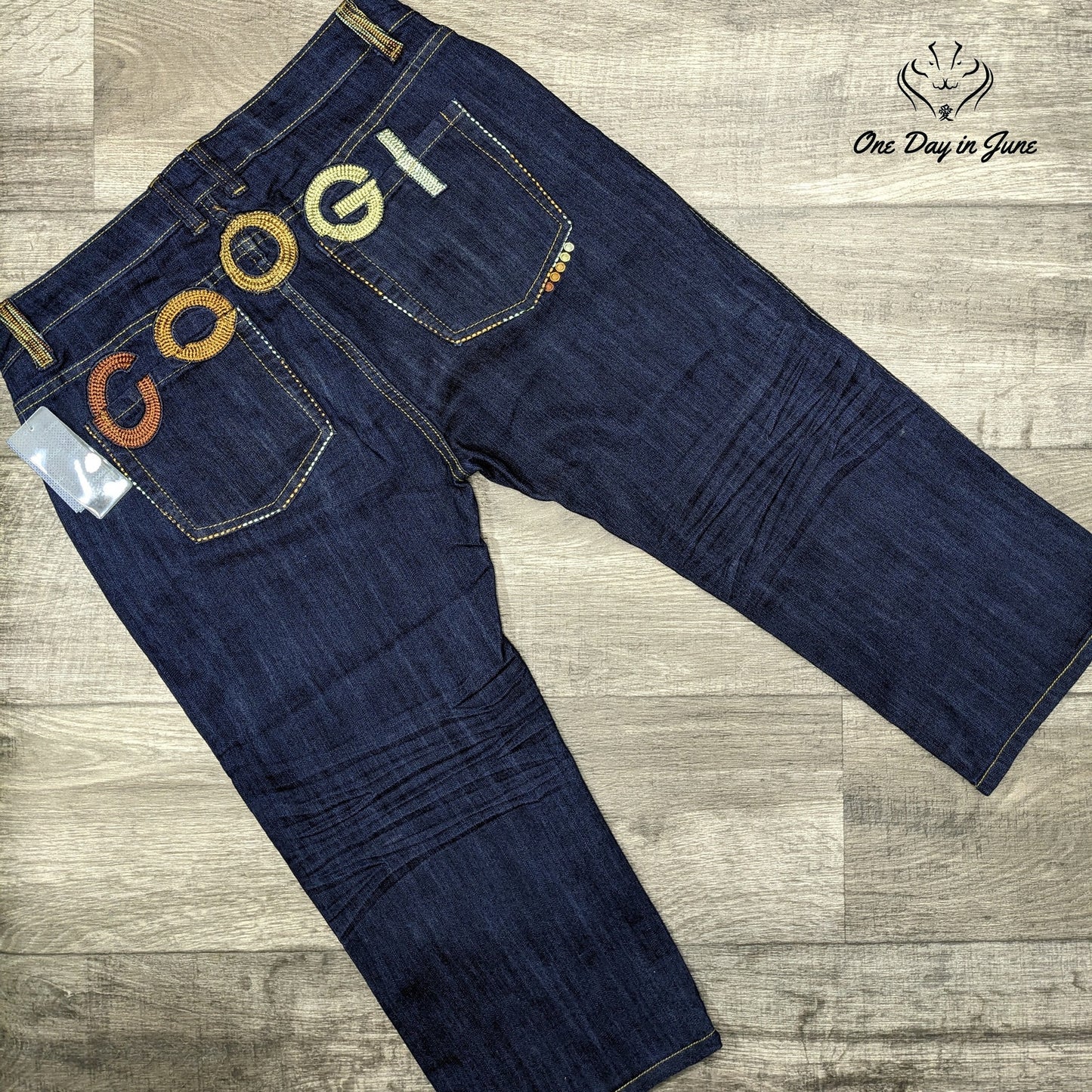 Coogi Embroidered Dark Wash Capri Jeans Size 16