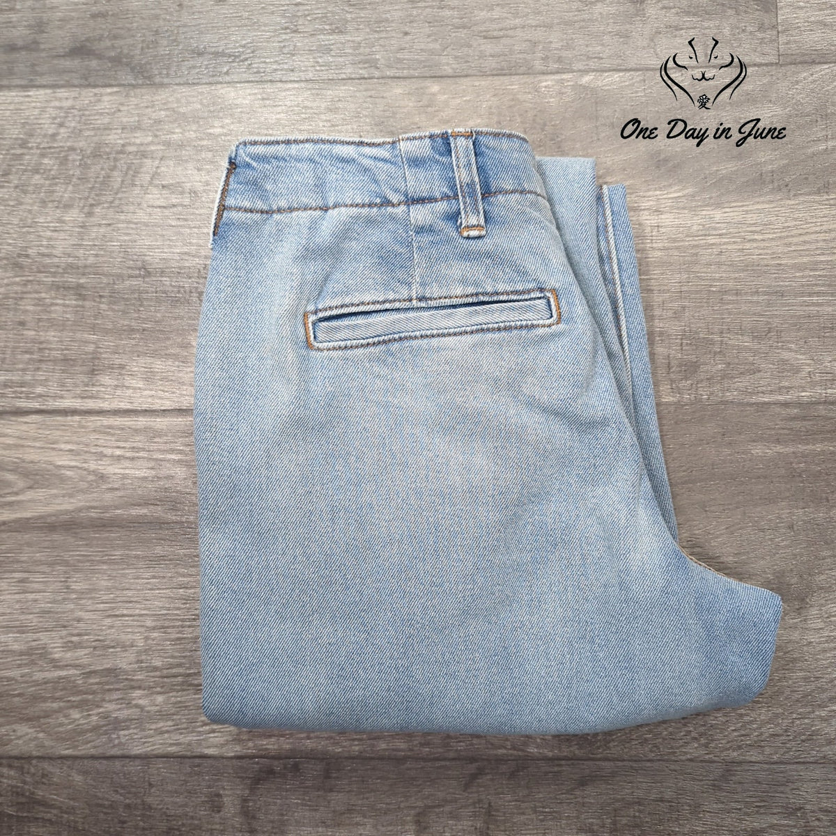 Arizona Jean Co. Juniors High Rise Cargo Jeans Light Wash NWT Size 7