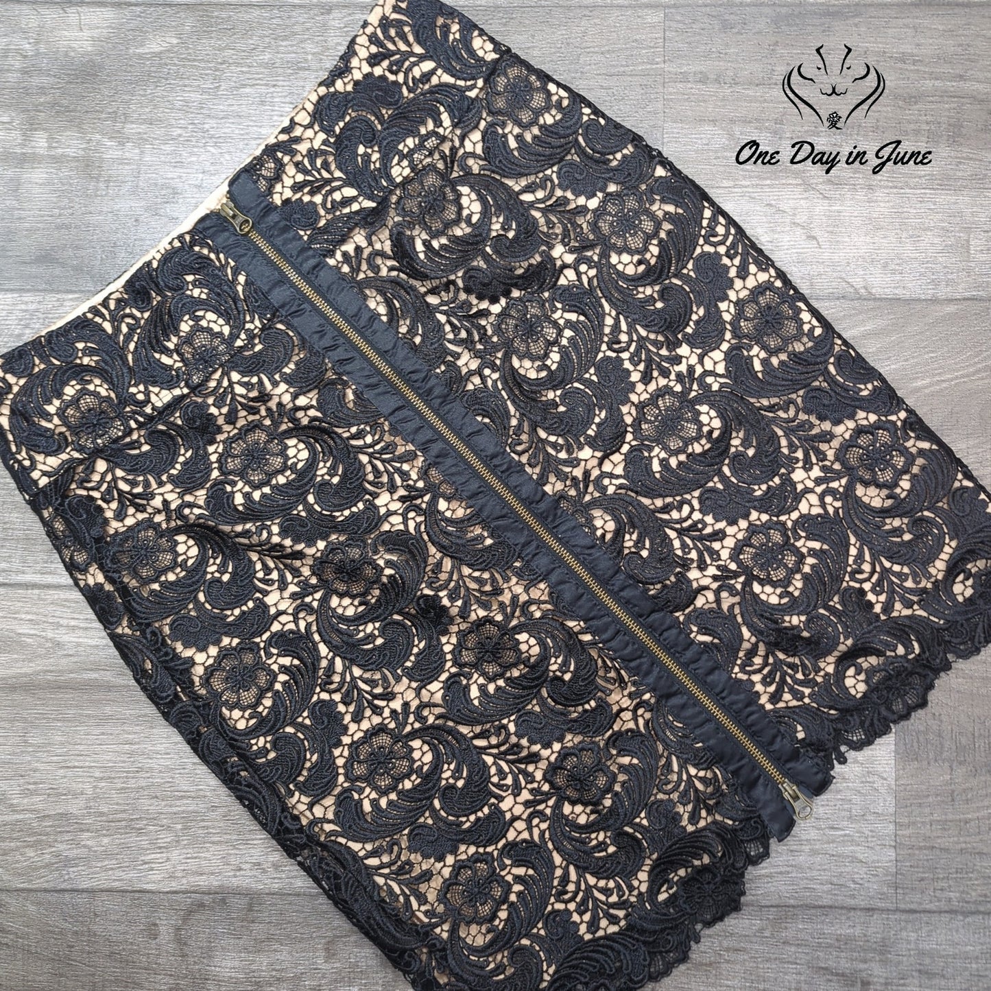 Midnight Velvet Lace Layered Pencil Skirt Size 12