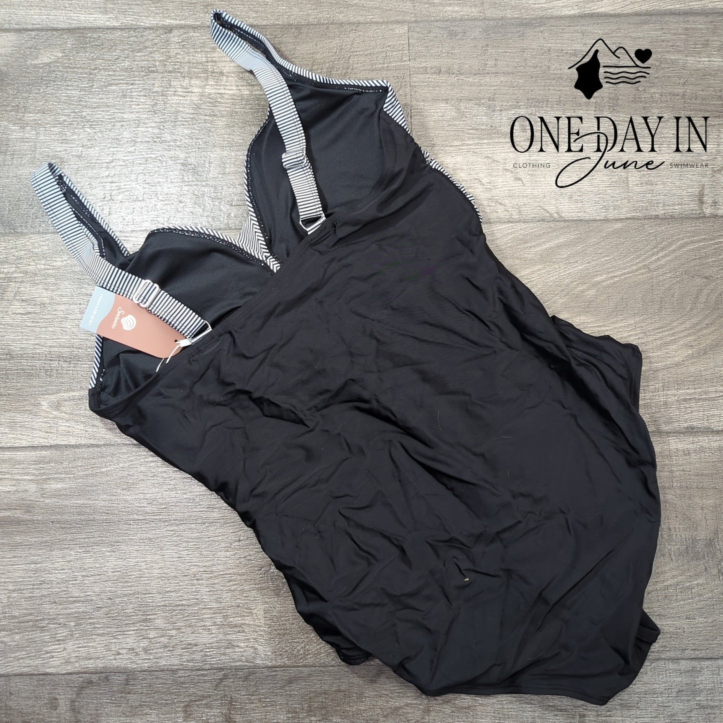 Smismivo Twist Front One Piece Swimsuit Size XL