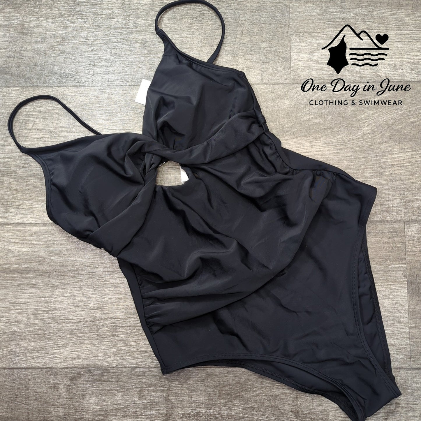 Cupshe Cross Front Keyhole One Piece Swimsuit Size M
