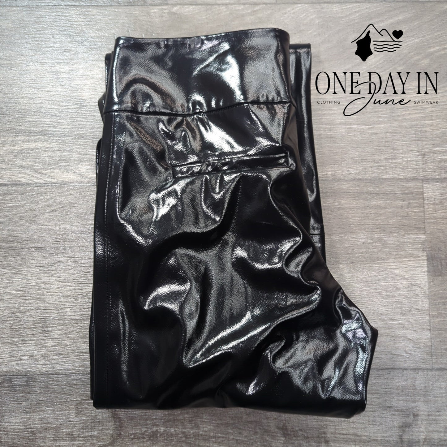 Alice + Olivia Faux Leather Bootcut Pants Black High Gloss NWT Size 8