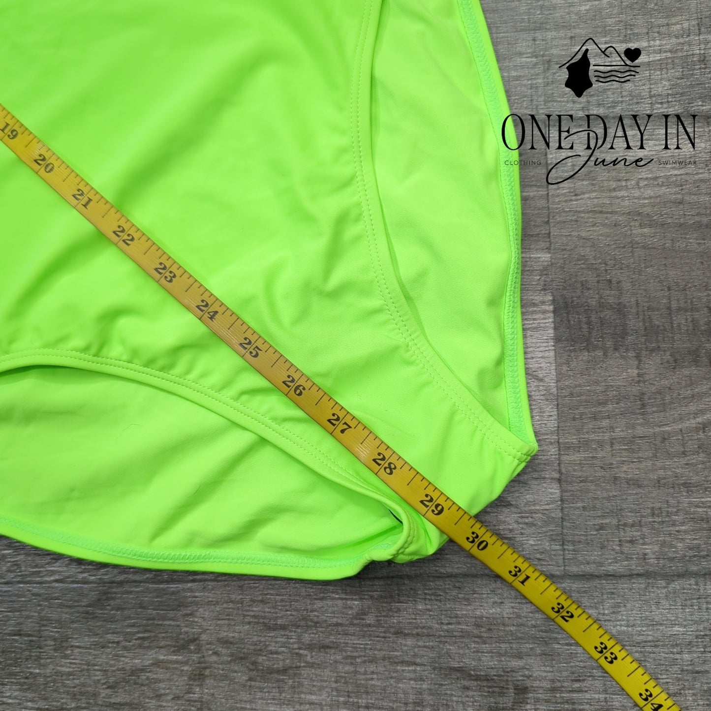 Aqua Eve Cut Out One Piece Swimsuit Size XL