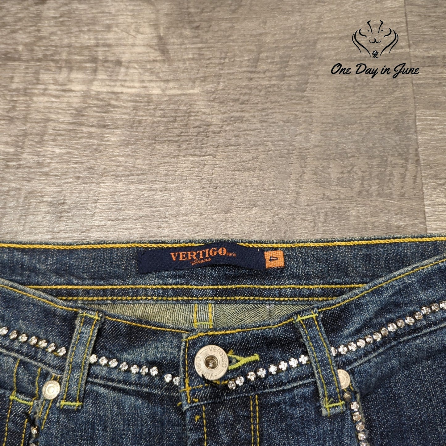 Vertigo Straight Leg Jeans Size 4