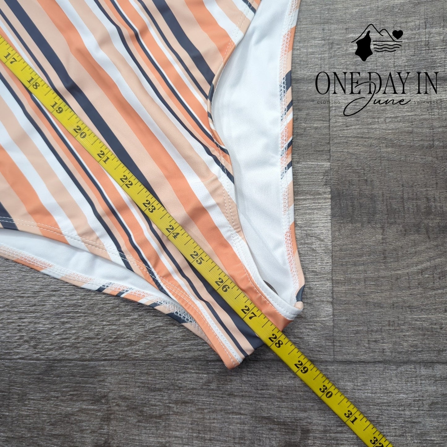 Cupshe Deep V Striped One Piece Swimsuit Size L