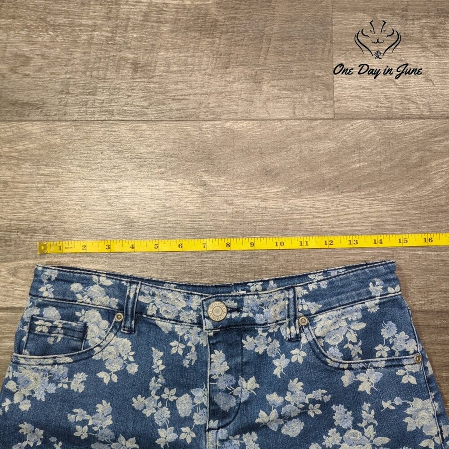New York & Company Floral Print Denim Shorts Size 4