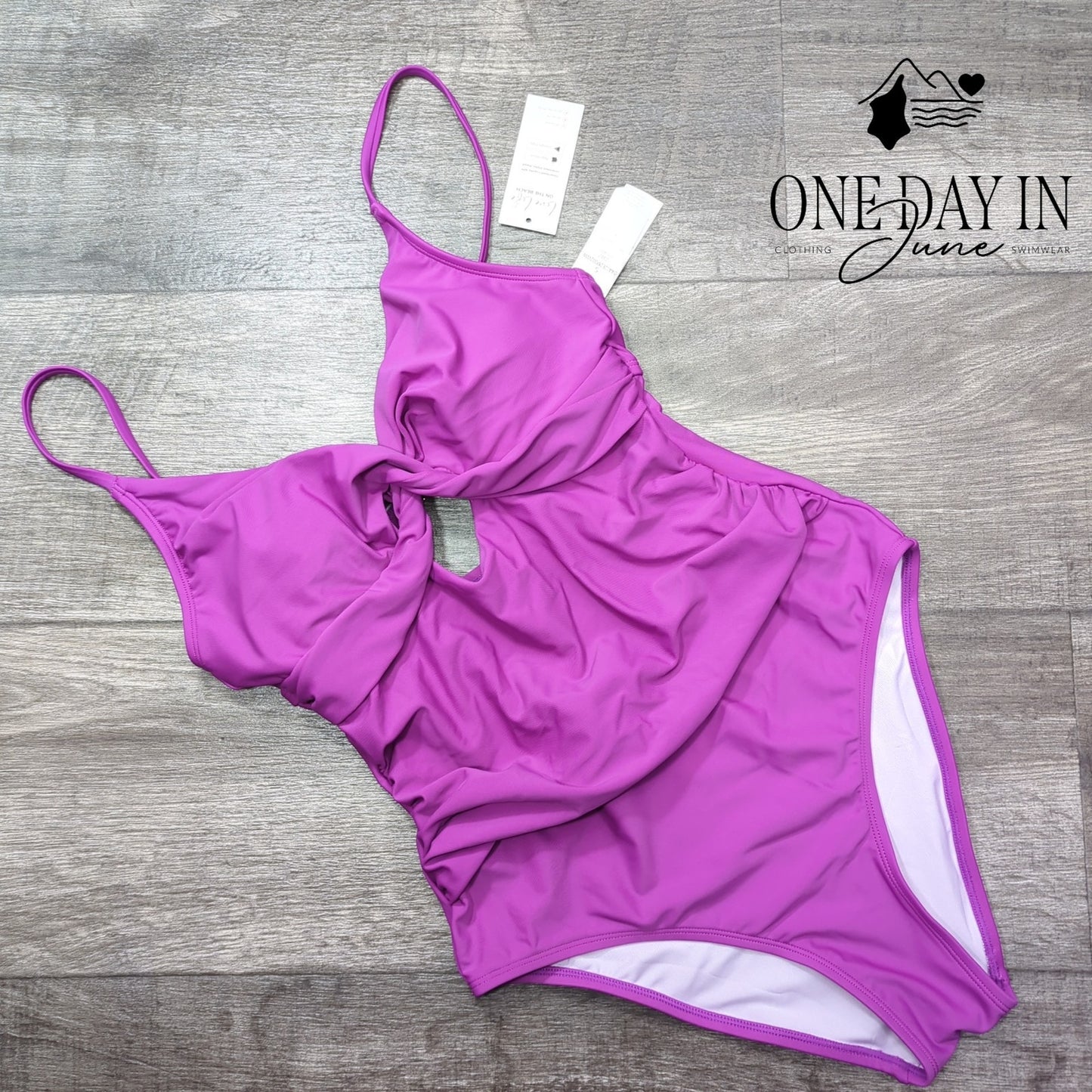 Cupshe Twist Front Keyhole One Piece Swimsuit Size S
