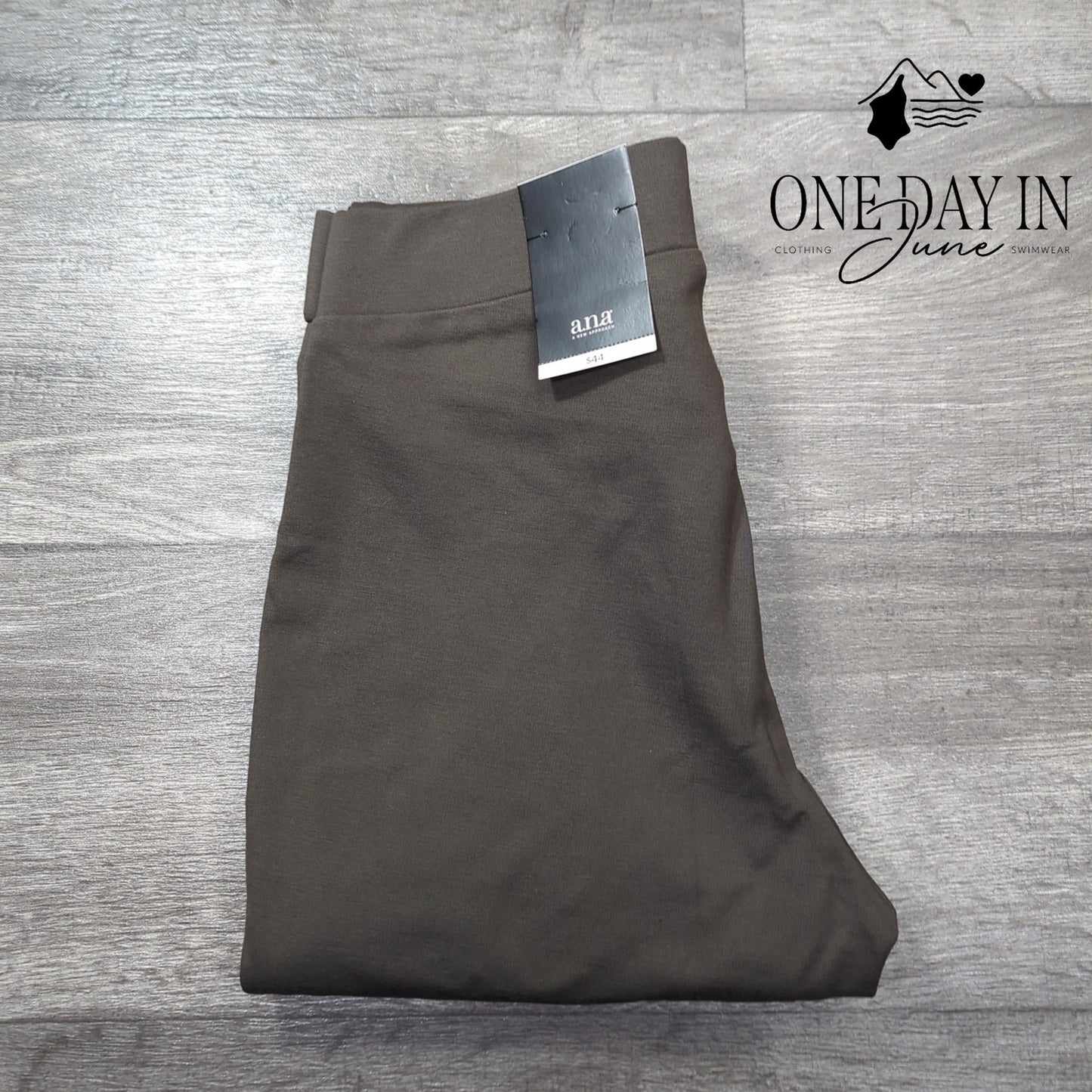 A.n.a Pull On Legging Pants Size M