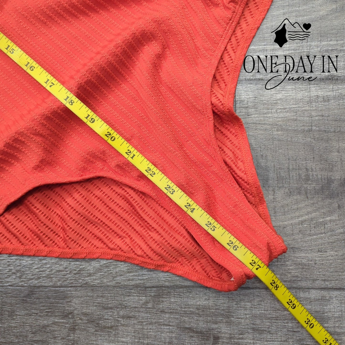 Cupshe Textured V Neck One Piece Swimsuit Size XL