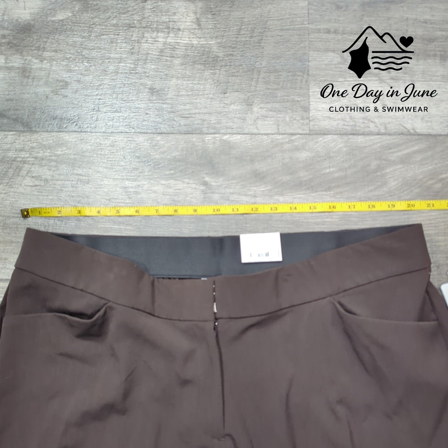 Croft & Barrow Curvy Straight Mid Rise Crop Pants Size 22WS