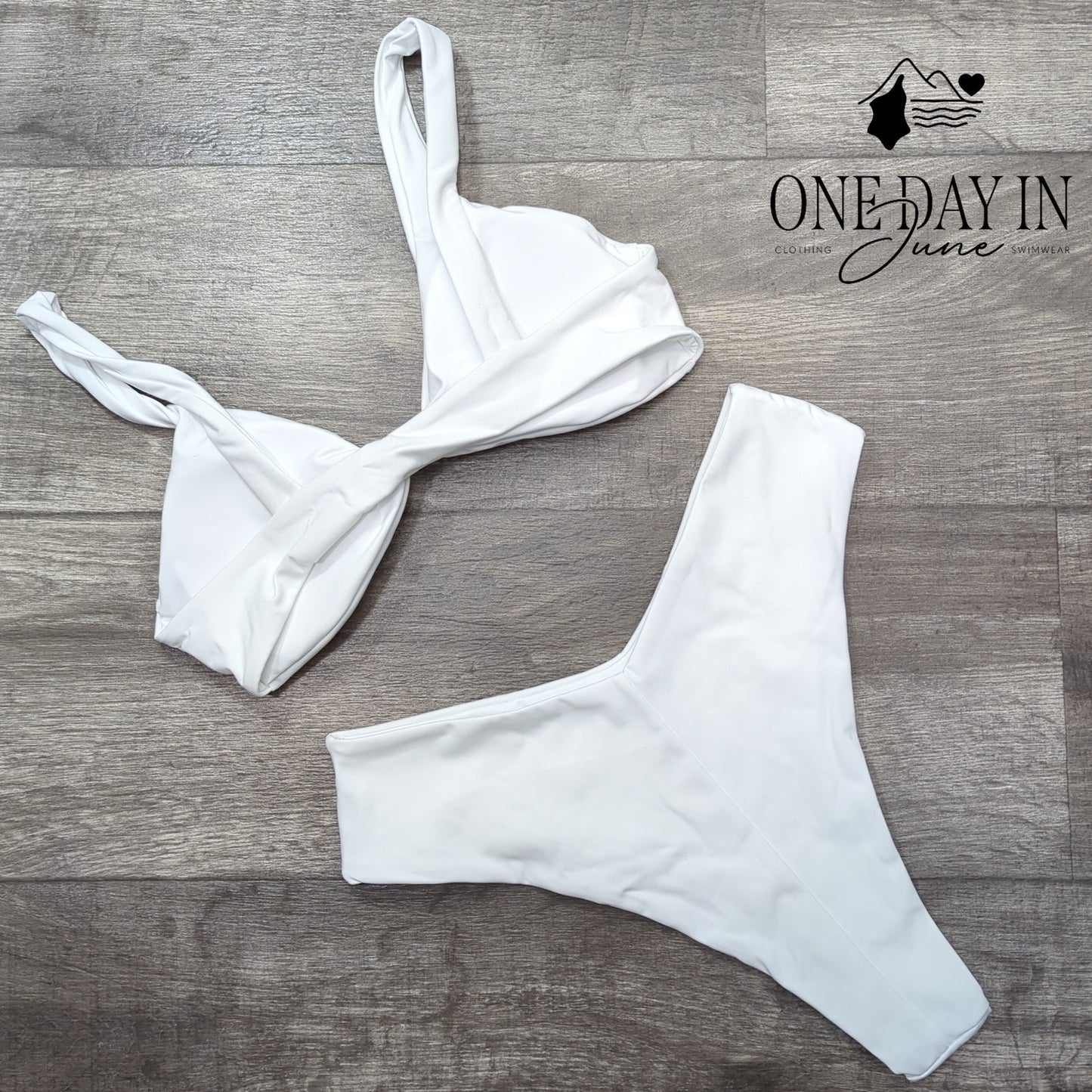 CharmLeaks Knot Font High Cut Bikini Swimsuit Size M